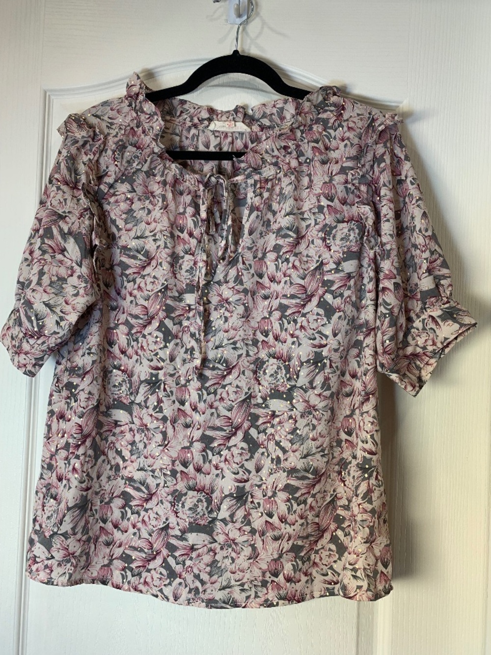 Solitaire Floral Blouse Size‎ M Gray Pink Burgundy Gold Metallic Lightweight
